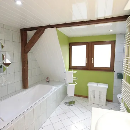 Porte Haute Avec Jardin Holiday home *